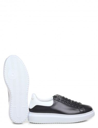 Sneakers in pelle nera e bianca