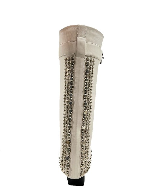 Stivale Bianco ricoperto con Borchie