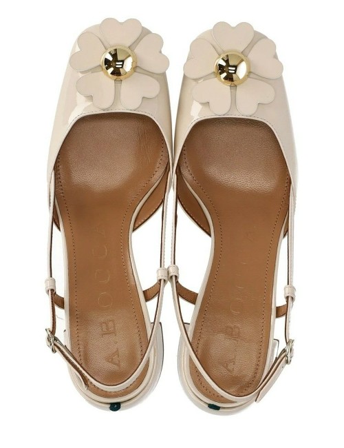 Sling back con fiore vernice cirè