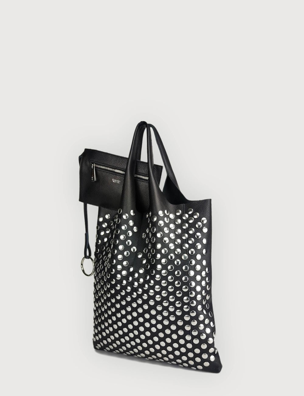 BORSA A SPALLA ENVELOPE SHOPPING IN PELLE MARTELLATA CON BORCHIE NICKEL NERO