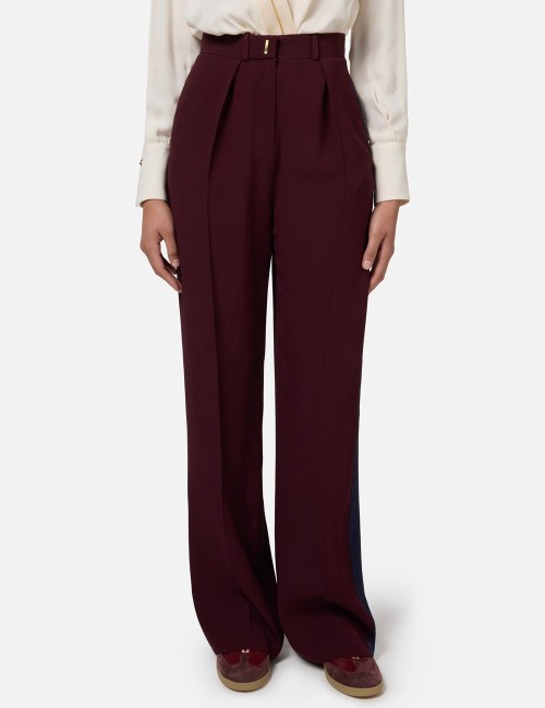 Straight trousers in crêpe satin fabric with bands rouge noir