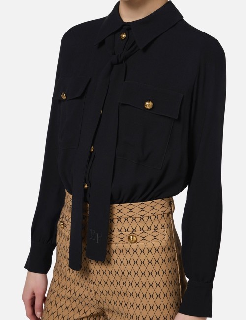 Tuta in crêpe stretch stampa rombo con fiocco camel nero