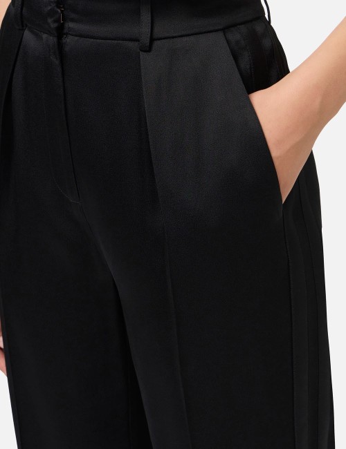 Pantalone dritto in satin con bande in raso nero
