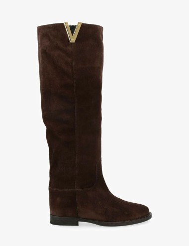 Suede boot with brown gold V