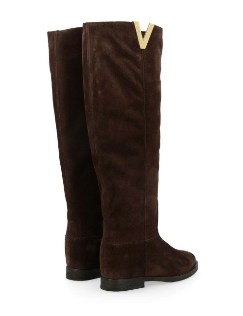 Suede boot with brown gold V