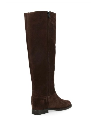 Suede boot with brown gold V
