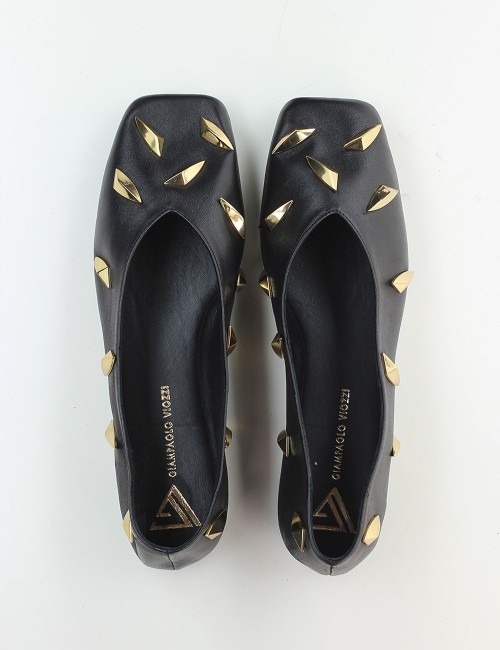 Ballerina in nappa nero con borchie oro