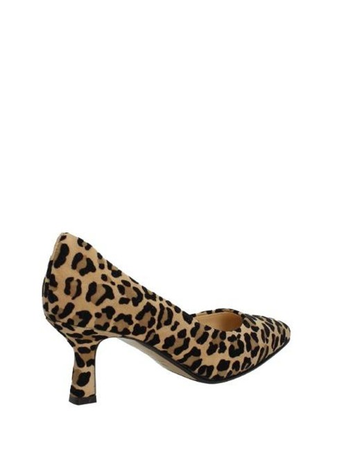 Leopard suede pumps
