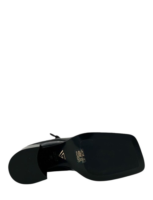 Scarpa con tacco in vernice nero