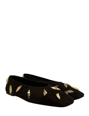 Ballerina scamosciata marrone con borchie oro