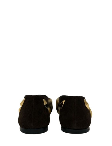 Ballerina scamosciata marrone con borchie oro