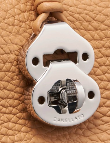 BORSA DOTTA SMALL IN PELLE MARTELLATA BROWN AMARETTO