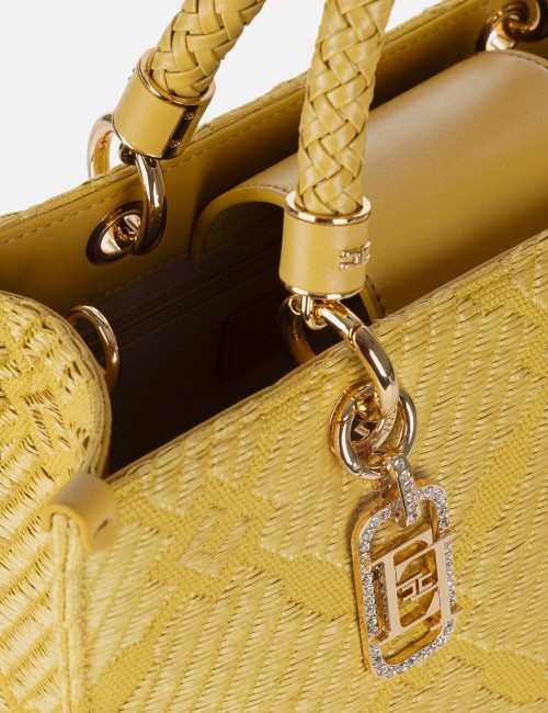 Tote media in jacquard con charms curry