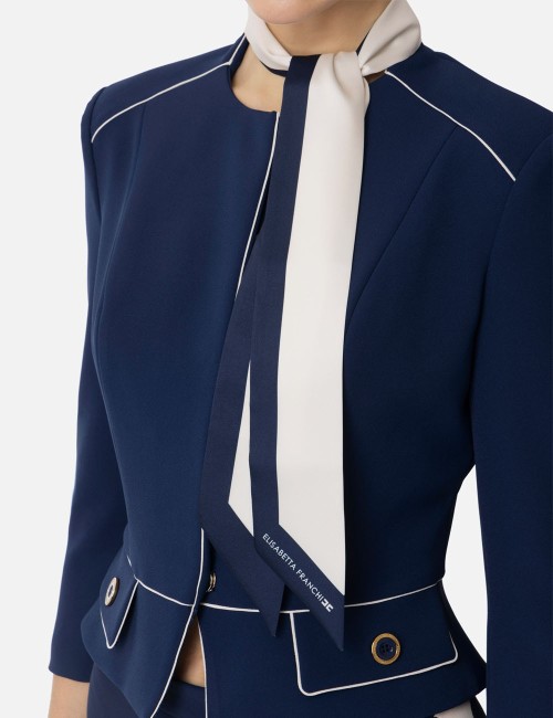 Giacca in crêpe con foulard bicolore oltremare burro
