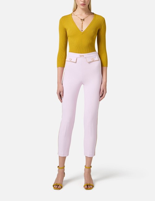 Pantaloni in crêpe con piping e morsetto gioiello quarzo curry