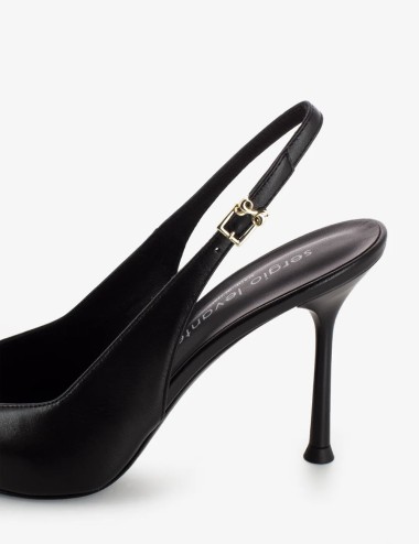 Chanel Mascia a punta con tacco nera