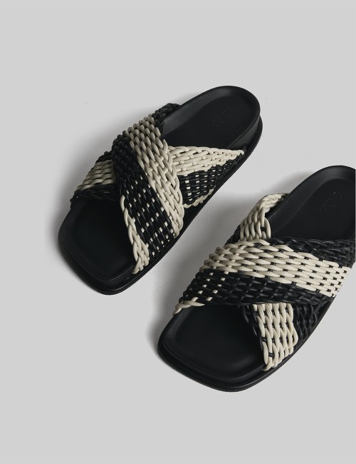 Ciabatte CHASE con intreccio incrociato black white