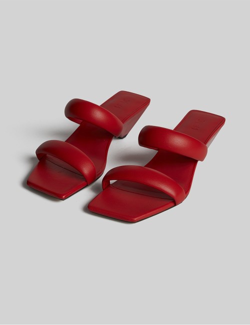 Sandali CODY con fasce imbottite e tacco a cono rosso