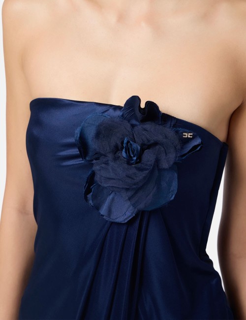Abito Red Carpet in jersey lucido con fiore ricamato oltremare