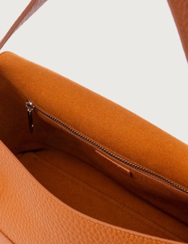 Borsa a spalla Nana Soft in pelle martellata con tracolla cuoio