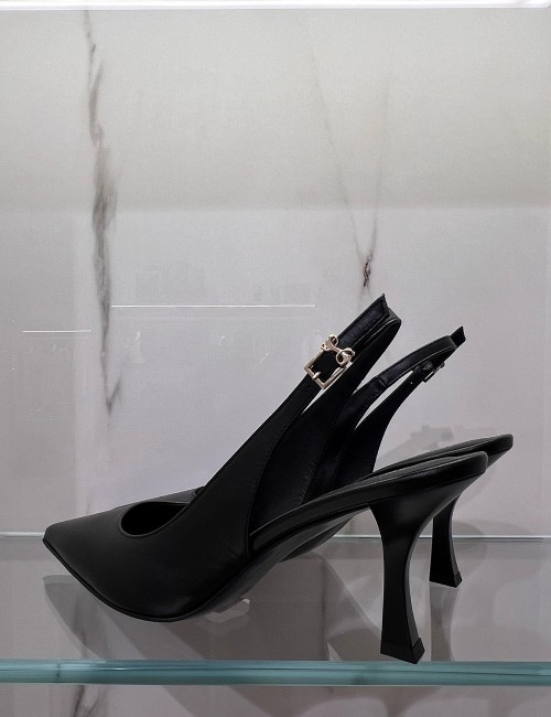 Chanel Katerina a punta con tacco nera