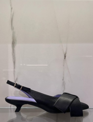 Slingback in nappa con fiocco nero