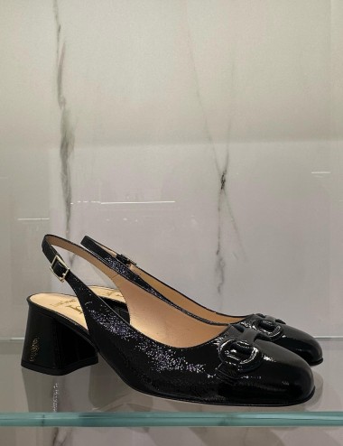 Slingback in vernice nera