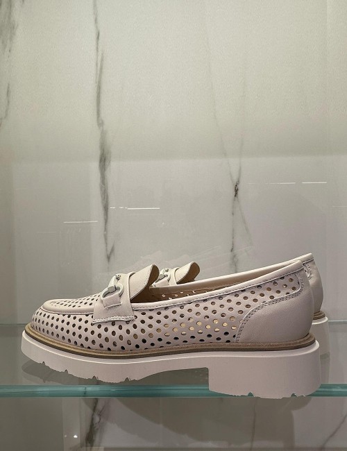 Mocassino traforato alto beige