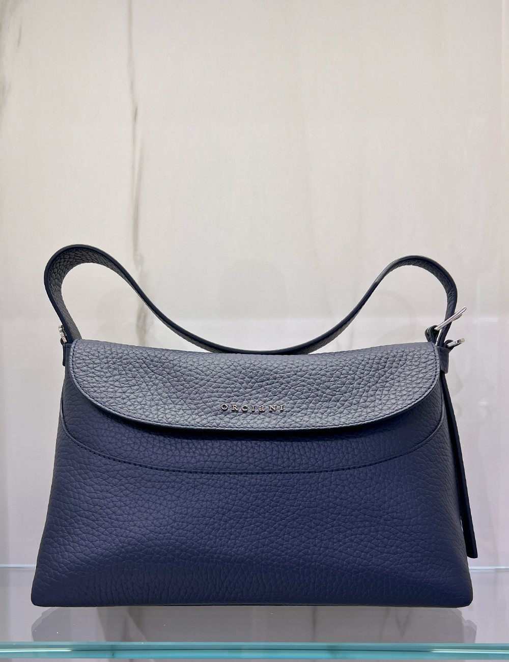 Borsa a spalla Nana Soft in pelle martellata con tracolla navy