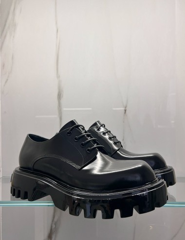 Laced Shark Black