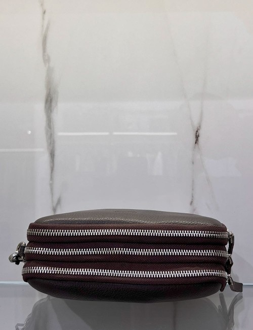 Pochette in pelle con 3 zip brown