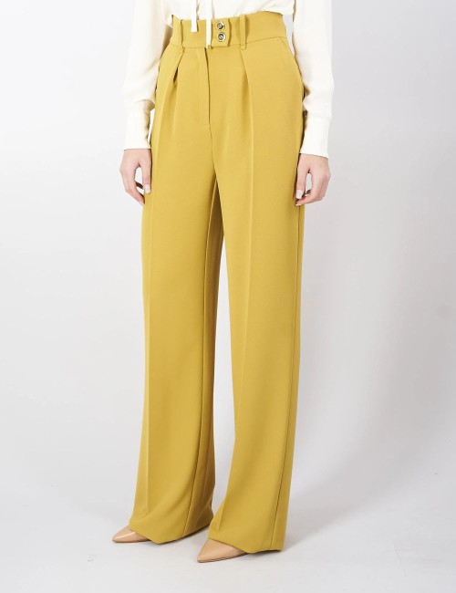 Pantaloni in crêpe fluido con bottoni dorati curry