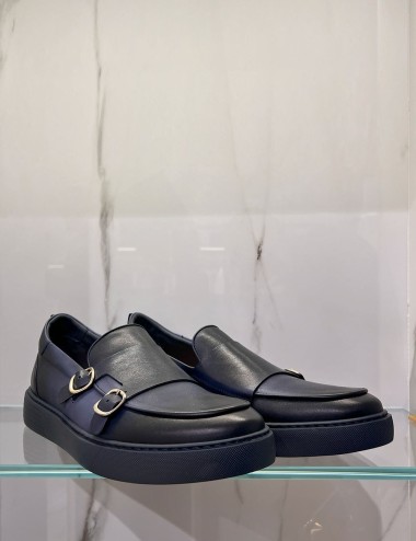 Mocassino con fibbie blu
