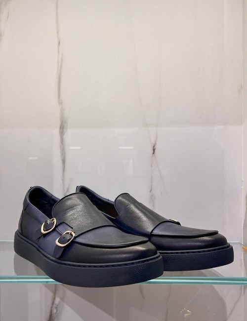 Mocassino con fibbie blu