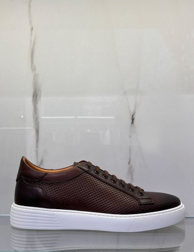 Sneakers in pelle traforate testa di moro