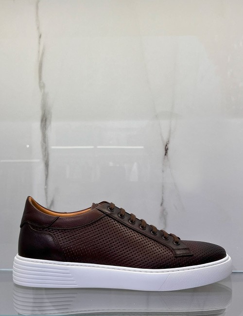 Sneakers in pelle traforate testa di moro