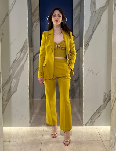 Single-breasted women’s suit in crêpe fabric Curry