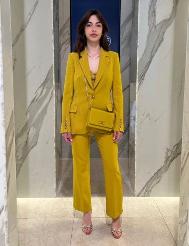Single-breasted women’s suit in crêpe fabric Curry