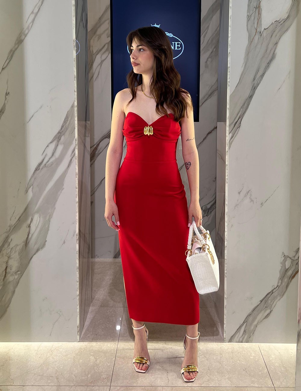Flowing crêpe sheath dress with macro bow red passion