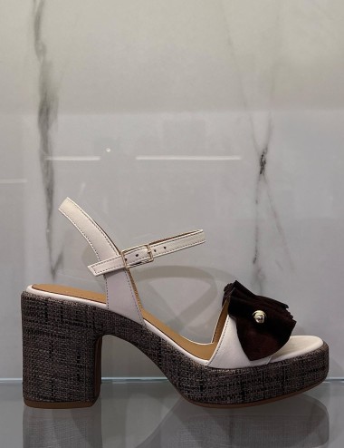 Sandalo con plateau e rouches