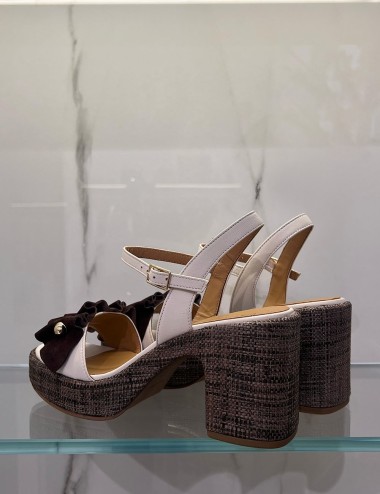 Sandalo con plateau e rouches