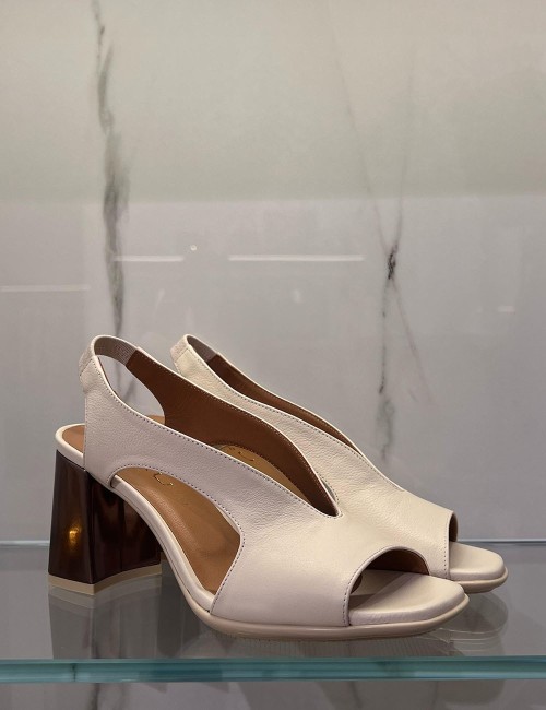 Sandali in pelle burro con tacco bronzo