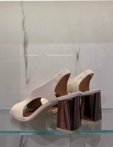 Sandali in pelle burro con tacco bronzo