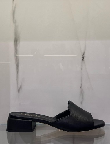 Ciabatta in pelle nera