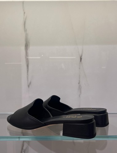 Ciabatta in pelle nera