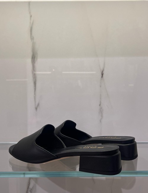 Ciabatta in pelle nera