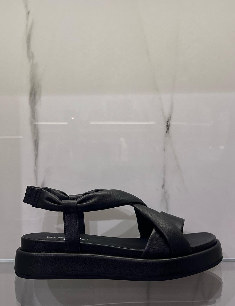 Sandali bassi in pelle nera