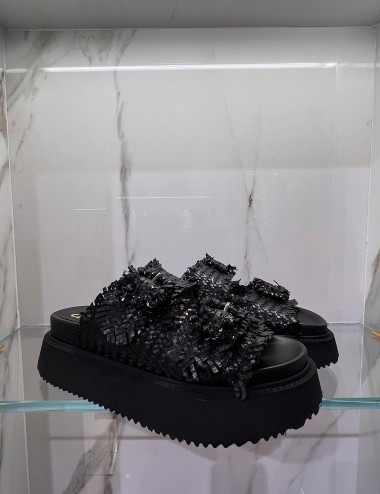 Sandali piattaforma in pelle intrecciata nera