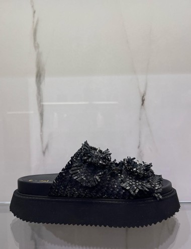 Sandali piattaforma in pelle intrecciata nera