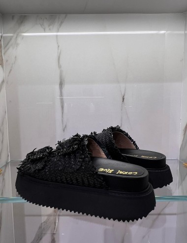 Sandali piattaforma in pelle intrecciata nera
